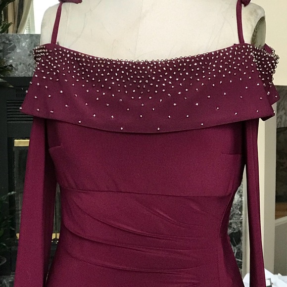 Off the shoulder gown with long sleeves - Picture 6 of 7